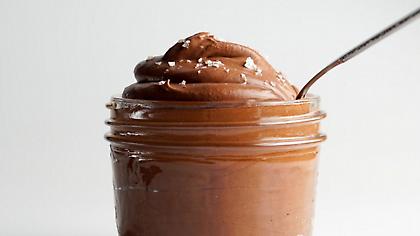 Μους σοκολάτας με ελαιόλαδο και θαλασσινό αλάτι