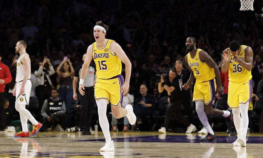 Η πανέξυπνη κίνηση του Ριβς που έσωσε την παρτίδα για τους Λέικερς