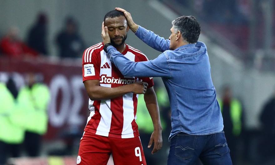 Τσανάκας: «Πολλά μικρά στοιχεία δείχνουν πως ο Ολυμπιακός μπορεί να παίξει και διαφορετικό ποδόσφαιρο»