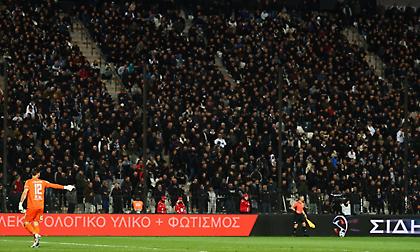 Θεσσαλονίκη: Πορεία οπαδών του ΠΑΟΚ από την Τούμπα στην Καλαμαριά, στο σημείο που δολοφονήθηκε ο 20χρονος Κλεομένης