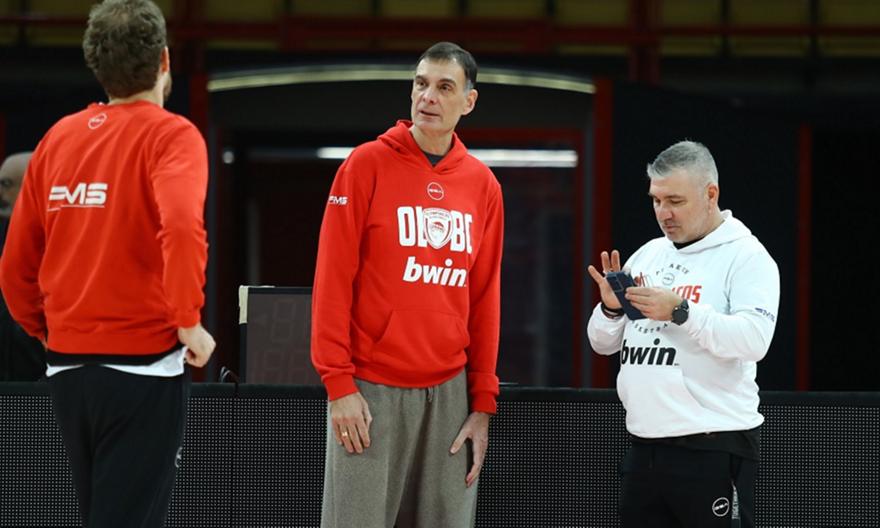 Ζέρβας: «Κομβικό για την τετράδα το ματς με τη Φενέρ - Την κατάλληλη στιγμή οι επιστροφές Βεζενκοφ-Γουοκαπ»