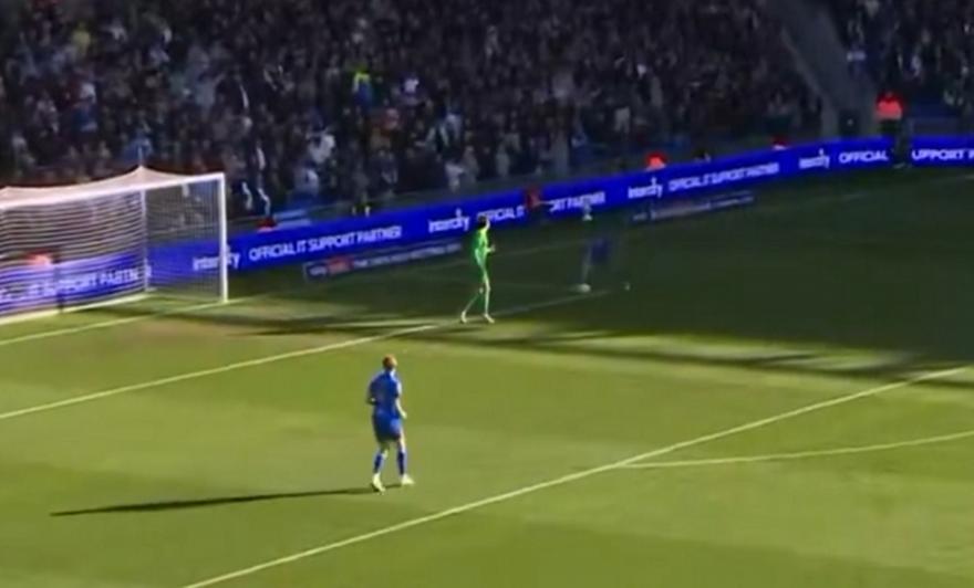 Φοβερό blooper στην Μπέρμιγχαμ, ξέχασε τη φάση, έπιασε την μπάλα κι έκανε πέναλτι!