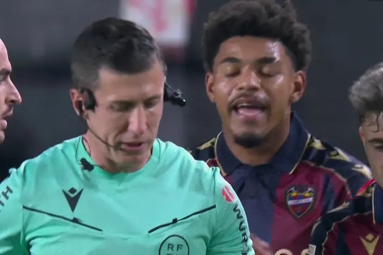 Ράγιο Βαγεκάνο-Λεβάντε: Το σοκαριστικό στιγμιότυπο με τον «cyborg» Σότο Γκράδο