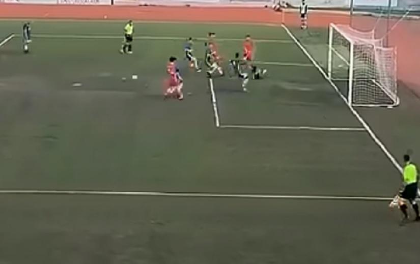 Απίθανη φάση στο Β’ τοπικό: Η μπάλα δεν ήθελε να μπει γκολ