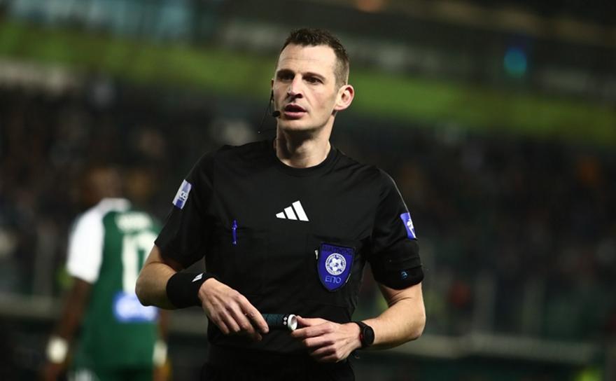 O VAR σήκωσε τα χέρια ψηλά!