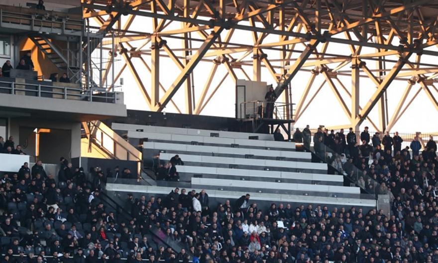 Στα δικαστήρια οι οπαδοί του ΠΑΟΚ για το «ντου» στα δημοσιογραφικά της Τούμπας-Απειλές κατά ΜΜΕ, επενέβη η αστυνομία