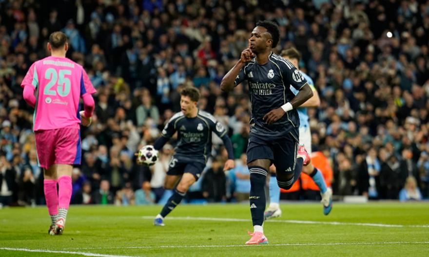 «Κλειδώνει» την πρόκριση στο Μάντσεστερ η Ρεάλ: Έκανε πέναλτι και αποβλήθηκε ο Μπερνάρντο Σίλβα, σκόραρε ο Βινίσιους!