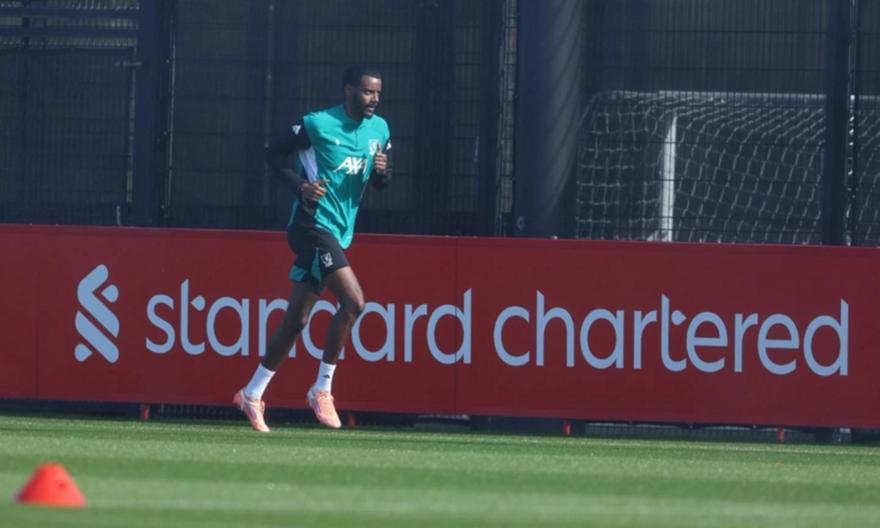 Επέστρεψε στις προπονήσεις της Λίβερπουλ μετά από τρεις μήνες ο Ίσακ