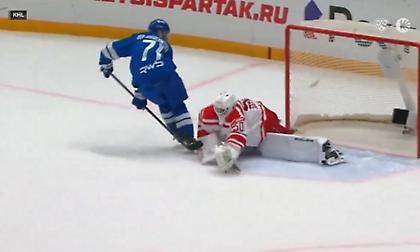 Ασύλληπτο τέρμα αλά... μπάσκετ στο πρωτάθλημα χόκεϊ της Ρωσίας!