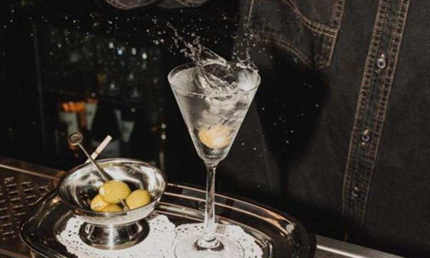 Sips 'n' Guts: Η νέα pub του Πειραιά