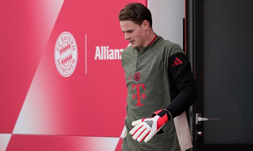 Καθησυχαστικός ο Κομπανί για το θέμα των γκολκίπερ στην Μπάγερν: «Αν όλα πάνε καλά, θα ξεκινήσει ο Ούρμπιχ»