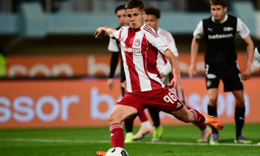 A Bola: «Παρακολουθεί στενά τον Μουζακίτη η Πόρτο»