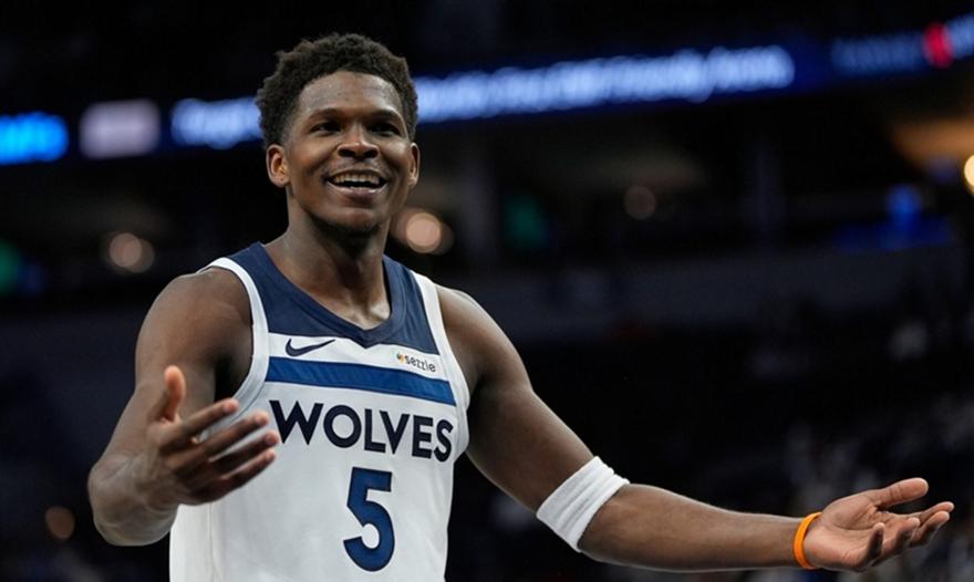 Νοκ άουτ ο Έντουαρντς για αρκετές μέρες στους Τίμπεργουλβς-Κίνδυνος να μείνει εκτός βραβείων