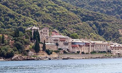 Άγιον Όρος: Μίνι λεωφορείο έπεσε στη θάλασσα στο λιμάνι της Δάφνης - Καλά στην υγεία του ο οδηγός