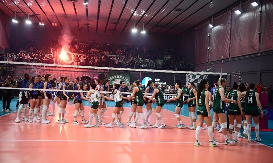 Περηφάνια για τα «φίνα κορίτσια» παρά την απώλεια του τίτλου: Το βίντεο του sport-fm από την αποθέωση του κόσμου!