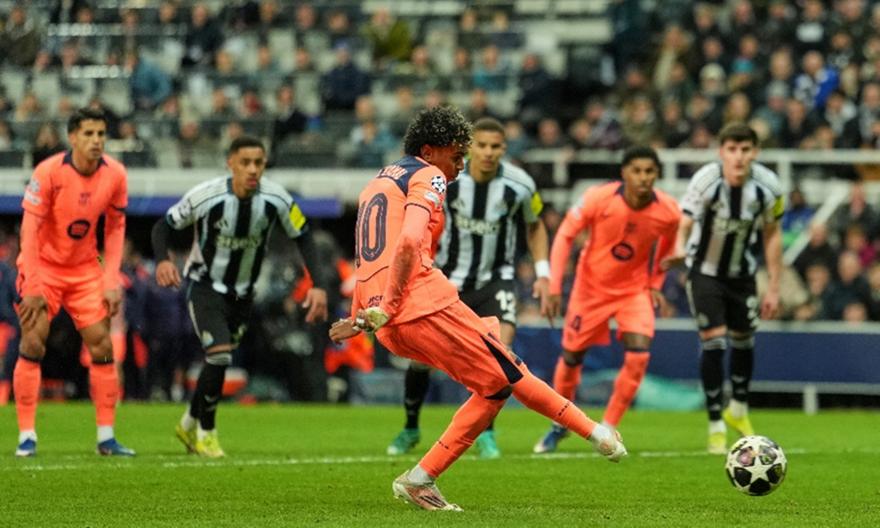 Για ακόμα μια ανατροπή στο Άνφιλντ η Λίβερπουλ, για το «τσεκ» στα προημιτελικά η Μπαρτσελόνα