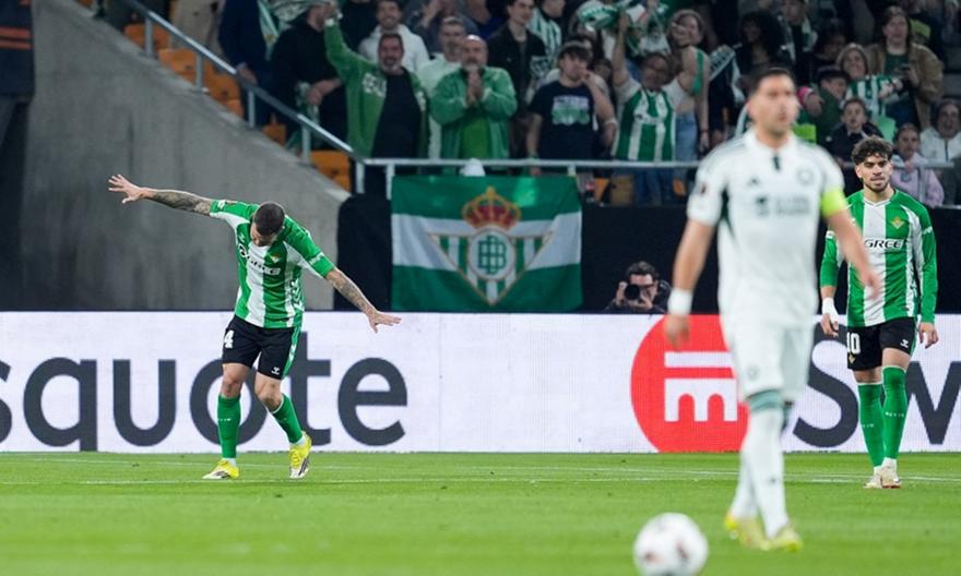 Πεντακάθαρο φάουλ στον Καλάμπρια πριν από όλα, όμως το γκολ του Άμραμπατ μέτρησε - Οι δύο εξηγήσεις για το γιατί μέτρησε