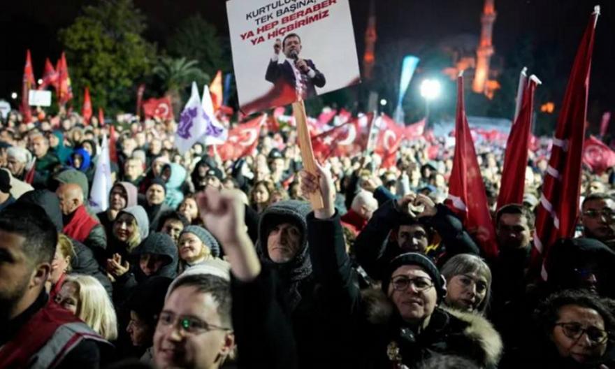 Τουρκία: 365 ημέρες από τη φυλάκιση του Εκρέμ Ιμάμογλου - Διαδήλωση στην Κωνσταντινούπολη