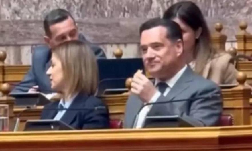 Η Κωνσταντοπούλου ανέβασε στο TikTok το βίντεο με τον Γεωργιάδη να τρώει κρακεράκι