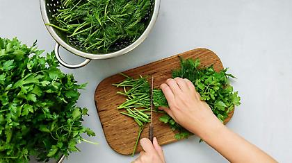 Και όμως, ο μαϊντανός μπορεί να βοηθήσει στην πρόληψη της οστεοπόρωσης