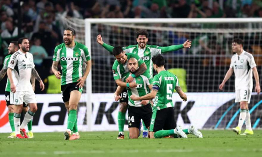 Μπροστά 2-0 η Μπέτις με μακρινό σουτ του Άμραμπατ - Παναθηναϊκός: «Δεν καταλογίστηκε πεντακάθαρο φάουλ στον Καλάμπρια»