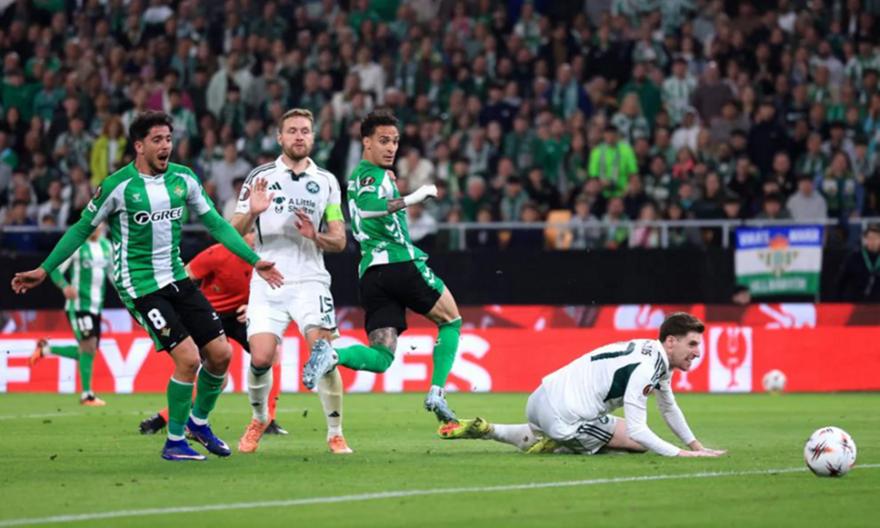 Και τέταρτο γκολ για την Μπέτις, σκόραρε και ο Άντονι