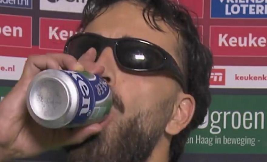 Παίκτης στην Ολλανδία έκανε δηλώσεις με πούρο, γυαλί ηλίου και πίνοντας… μπύρα!