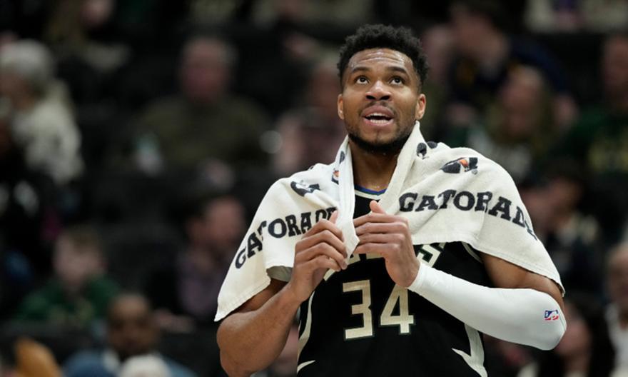 Ιδιοκτήτης Μπακς: «Είτε θα ανανεώσει ο Γιάννης, είτε θα τον ανταλλάξουμε»!