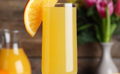 Mimosa: Το κοκτέιλ που λάτρευε ο Χίτσκοκ και κάνει κάθε brunch πιο λαμπερό