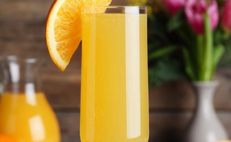 Mimosa: Το κοκτέιλ που λάτρευε ο Χίτσκοκ και κάνει κάθε brunch πιο λαμπερό