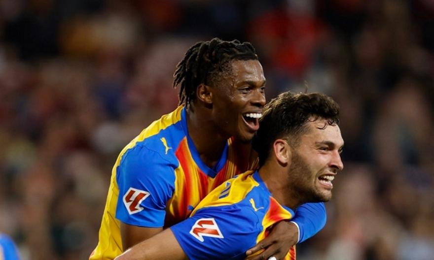 Υπέταξε τη Σεβίλλη που έμπλεξε και πήρε διπλό-χρυσάφι η Βαλένθια!