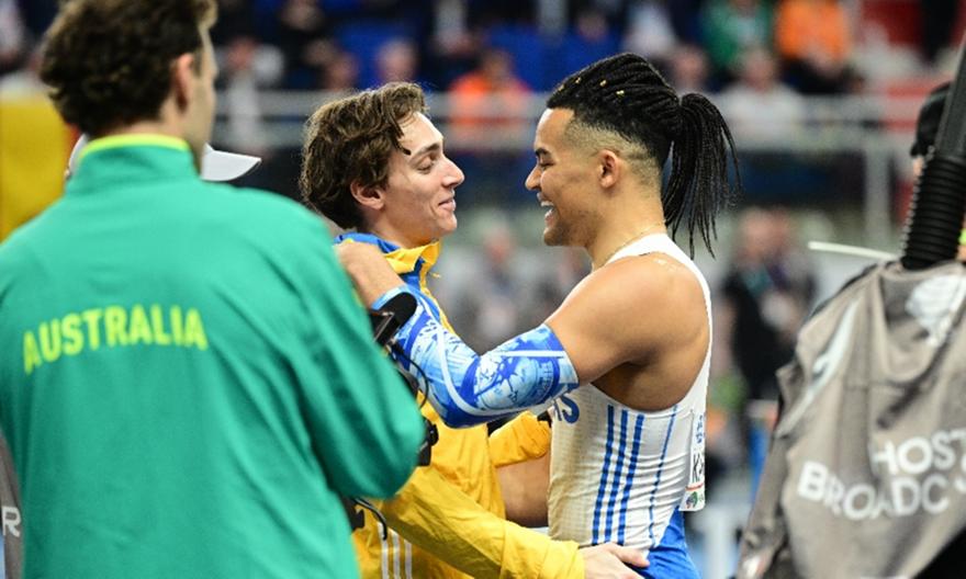 Σεβασμός ανάμεσα στους κορυφαίους: Χειροκρότησε τον Καραλή ο Ντουπλάντις, υπόκλιση από τον Έλληνα!