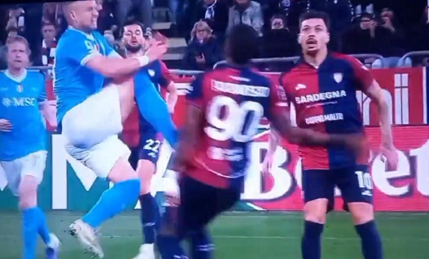 Είναι ν’ απορεί κανείς με τους VAR στην Ιταλία: Μόνο κίτρινη για χτύπημα… καράτε από τον Λομπότκα!