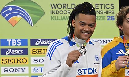 Πήρε το μετάλλιό του ο Καραλής: «Είμαι χαρούμενος και… ξενυχτισμένος, ζω το όνειρό μου»