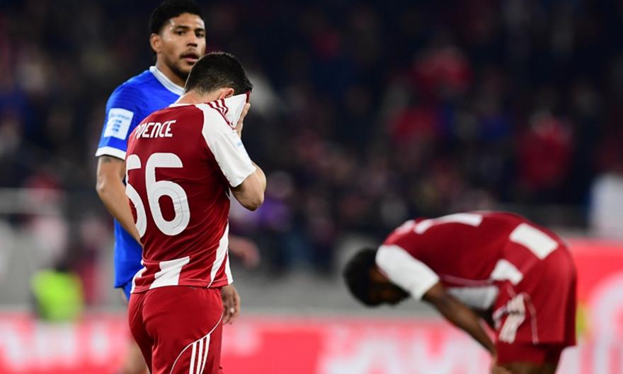 Αποδοκιμασίες από τον κόσμο του Ολυμπιακού στο «Γ. Καραϊσκάκης»