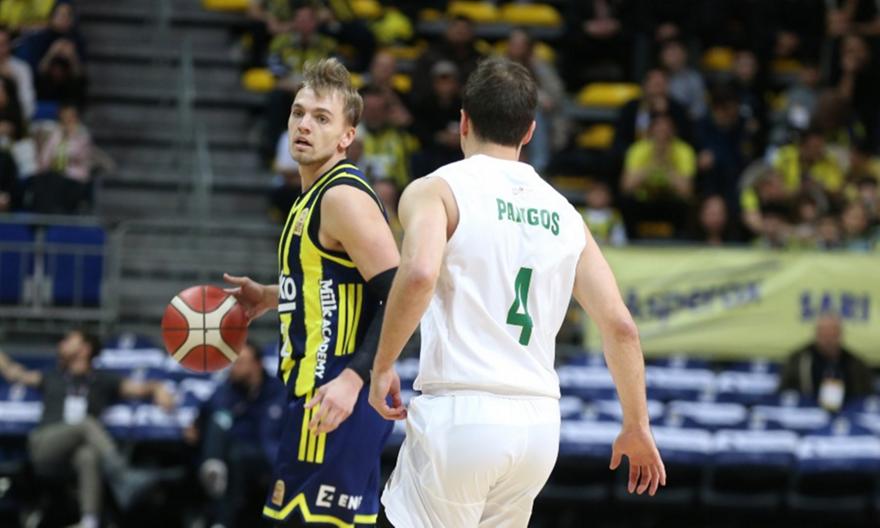 Υπέστη εντός έδρας ήττα-έκπληξη, αλλά παραμένει πρωτοπόρος η Φενέρμπαχτσε