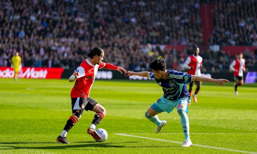 Πήρε βαθμό-χρυσάφι στο ντέρμπι και κράτησε το προβάδισμα για τη 2η θέση η Φέγενορντ