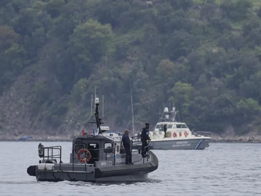 Σε εξέλιξη η επίχειρηση απεγκλωβισμού δύτη στα Λιμανάκια Βουλιαγμένης