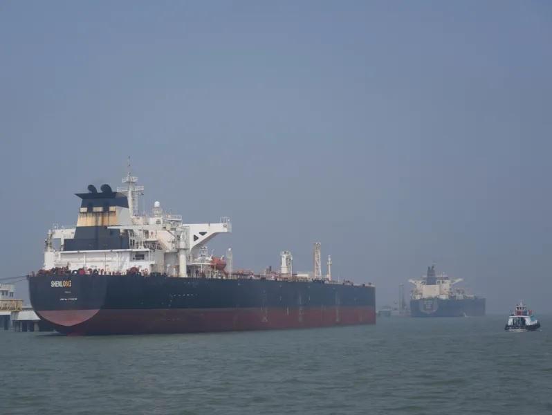 Ορμούζ: Timelapse βίντεο με το ιρανικό μπλόκο στο Στενό - Εκατοντάδες τάνκερ περιμένουν