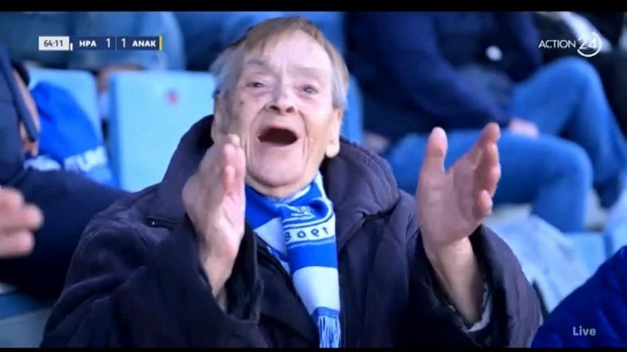 Συγκίνηση στο Καυτανζόγλειο με την κυρία Χάιδω να τραγουδάει για τον αγαπημένο της Ηρακλή!