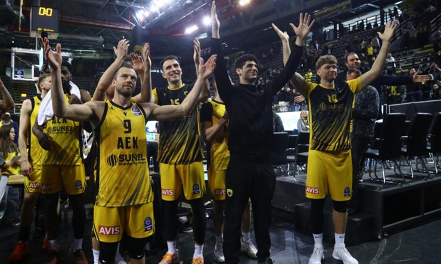 Η κατοστάρα… από μέσα και η αποθέωση στο φινάλε: Η παρακάμερα του ΑΕΚ-Ηρακλής