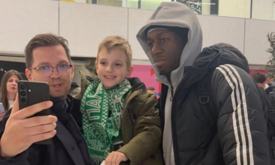 Πόλος έλξης οι παίκτες του Παναθηναϊκού στο Σαράγεβο: Μπασκετόφιλοι έσπευσαν για μια φωτογραφία