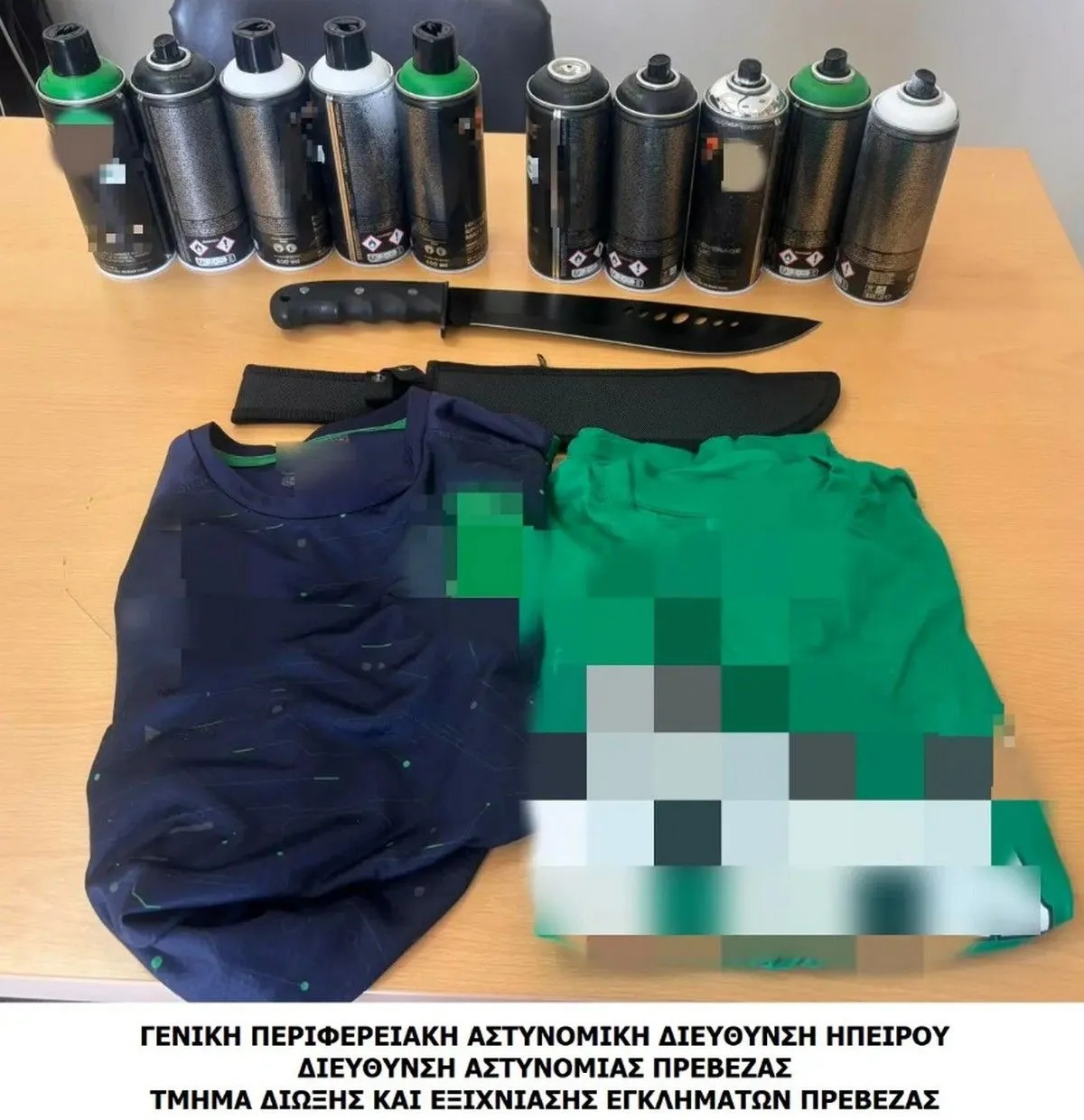 Πρέβεζα: Πέντε άτομα αφαίρεσαν μπουφάν και κράνος από νεαρό - Μία σύλληψη