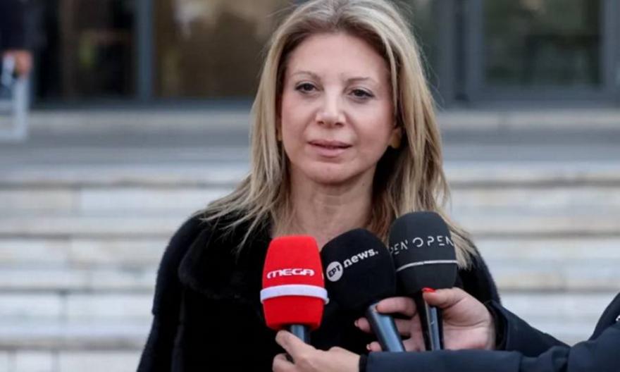 «Έχω χαμηλές προσδοκίες γιατί βλέπω τα γεγονότα» δήλωσε η Καρυστιανού κατά την άφιξή της στο δικαστήριο
