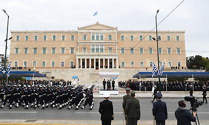 Κυκλοφοριακές ρυθμίσεις από σήμερα στην Αθήνα λόγω παρελάσεων - Ποιοι δρόμοι κλείνουν