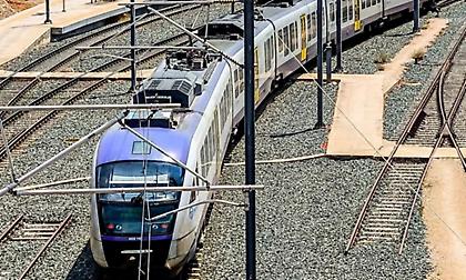 Διακοπή σιδηροδρομικής κυκλοφορίας στο τμήμα Αθήνα - Άγιοι Ανάργυροι, λόγω πυρκαγιάς στη Λιοσίων