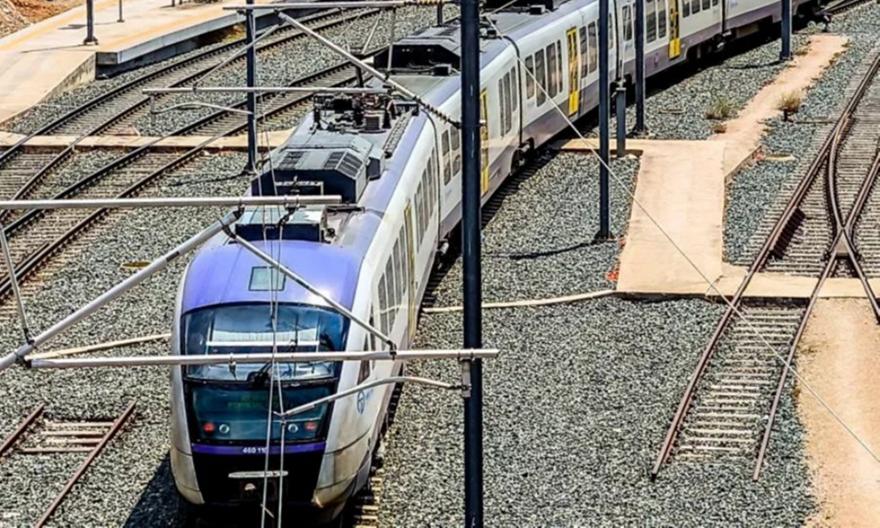 Διακοπή σιδηροδρομικής κυκλοφορίας στο τμήμα Αθήνα - Άγιοι Ανάργυροι, λόγω πυρκαγιάς στη Λιοσίων