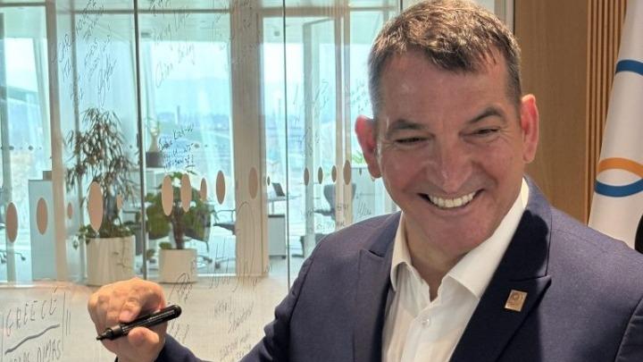 Ο Πύρρος Δήμας υπέγραψε στον Τοίχο των Ολυμπιονικών