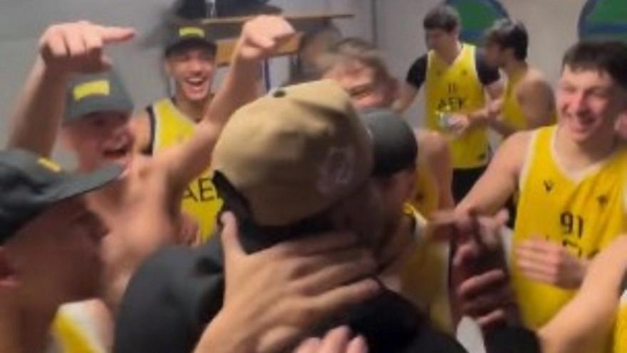 ΑΕΚ: Υπέροχος Μπάρτλεϊ, πανηγύρισε στα αποδυτήρια το πρωτάθλημα Εφήβων!