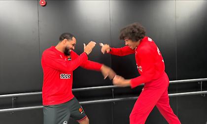 Η... πυγμαχία των Μόρις-Γουόρντ, ο κόσμος του Ολυμπιακού και το χειροκρότημα στο τέλος: Η παρακάμερα από τη Βαλένθια